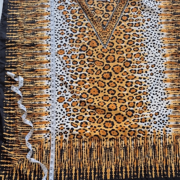 Leopard Print V-Neck Loungewear Top - Picture 6 of 6